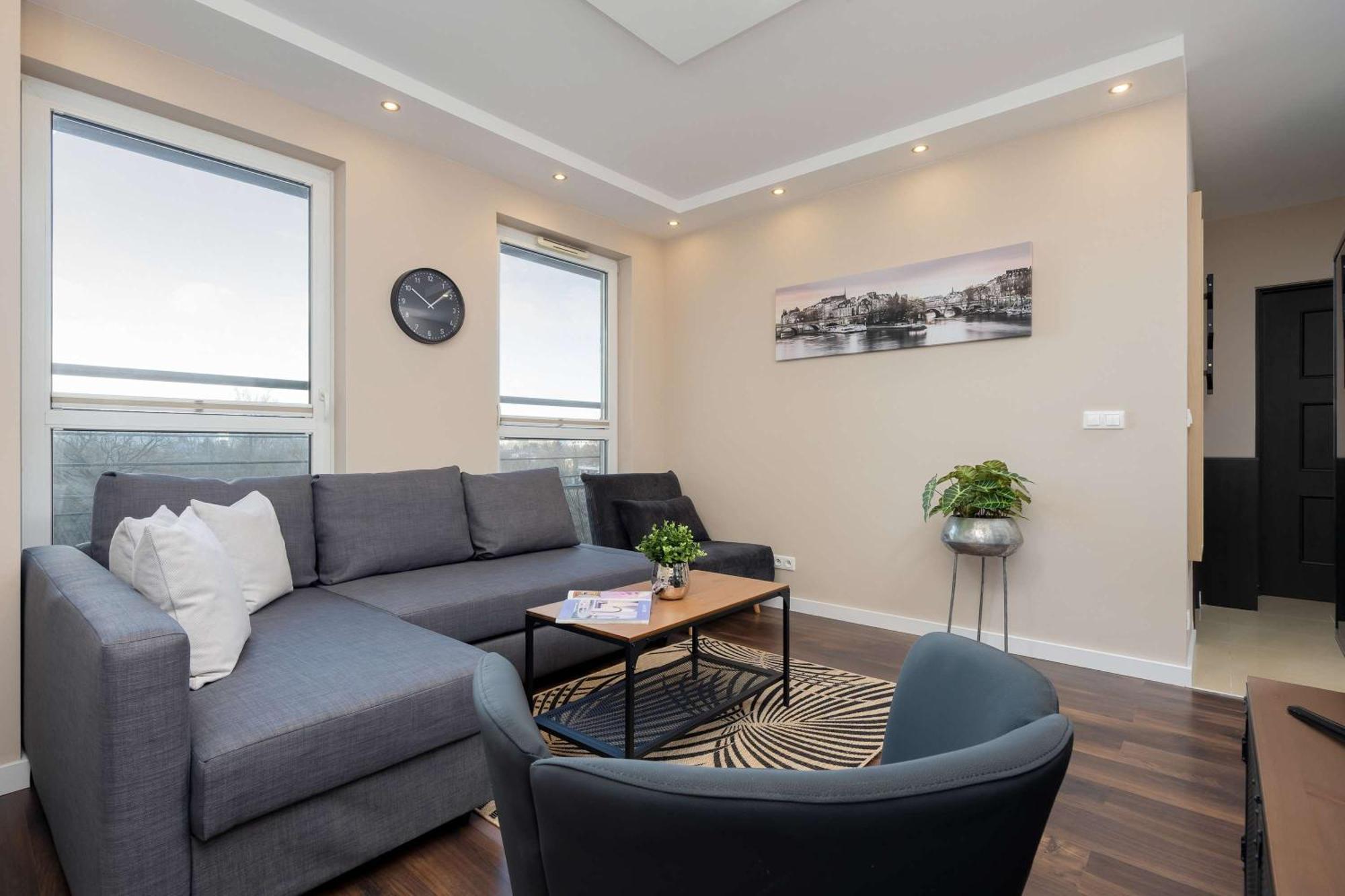 Cozy Bukowinska Near Metro By Renters