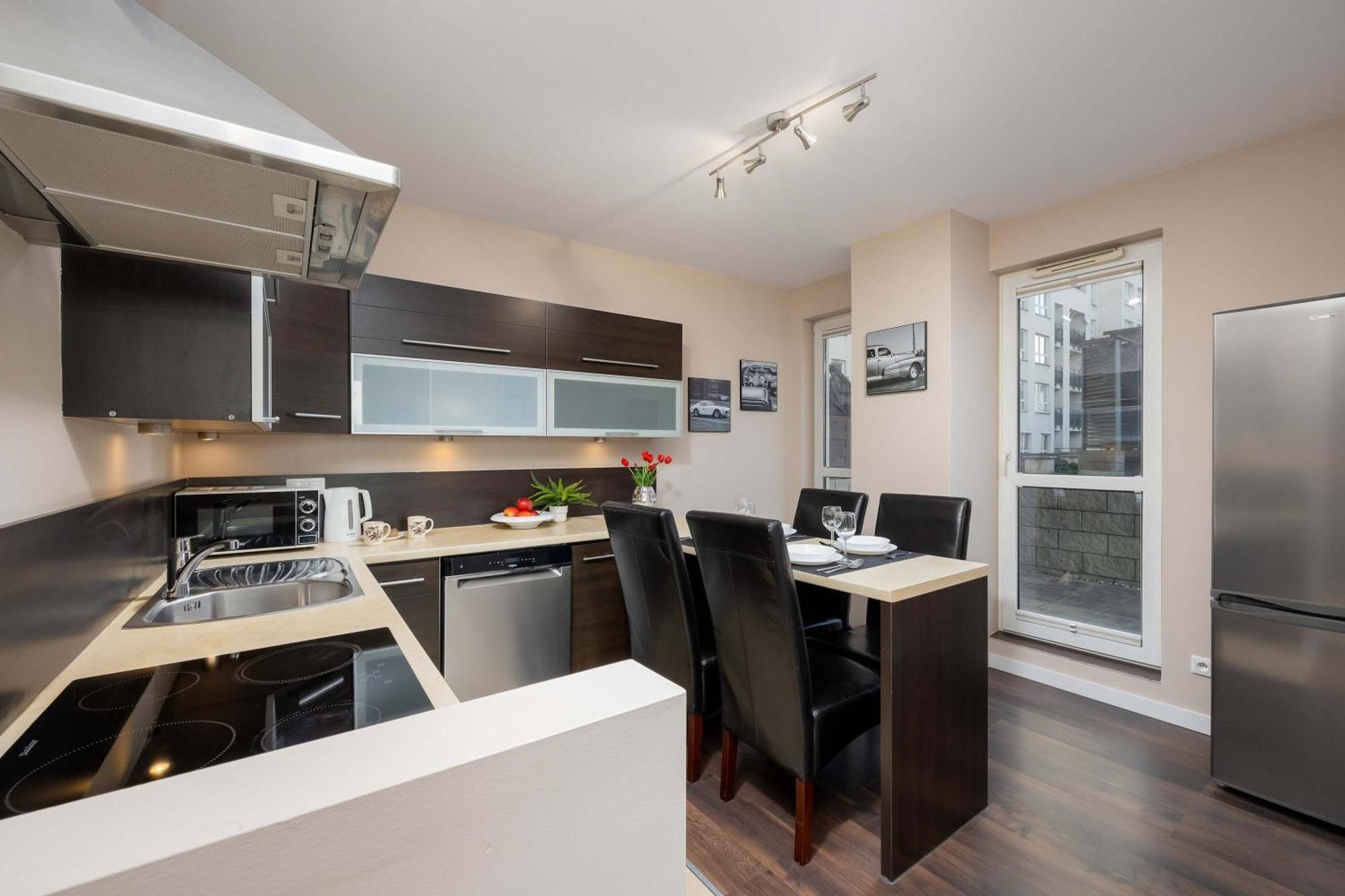 Cozy Bukowinska Near Metro By Renters Leilighet