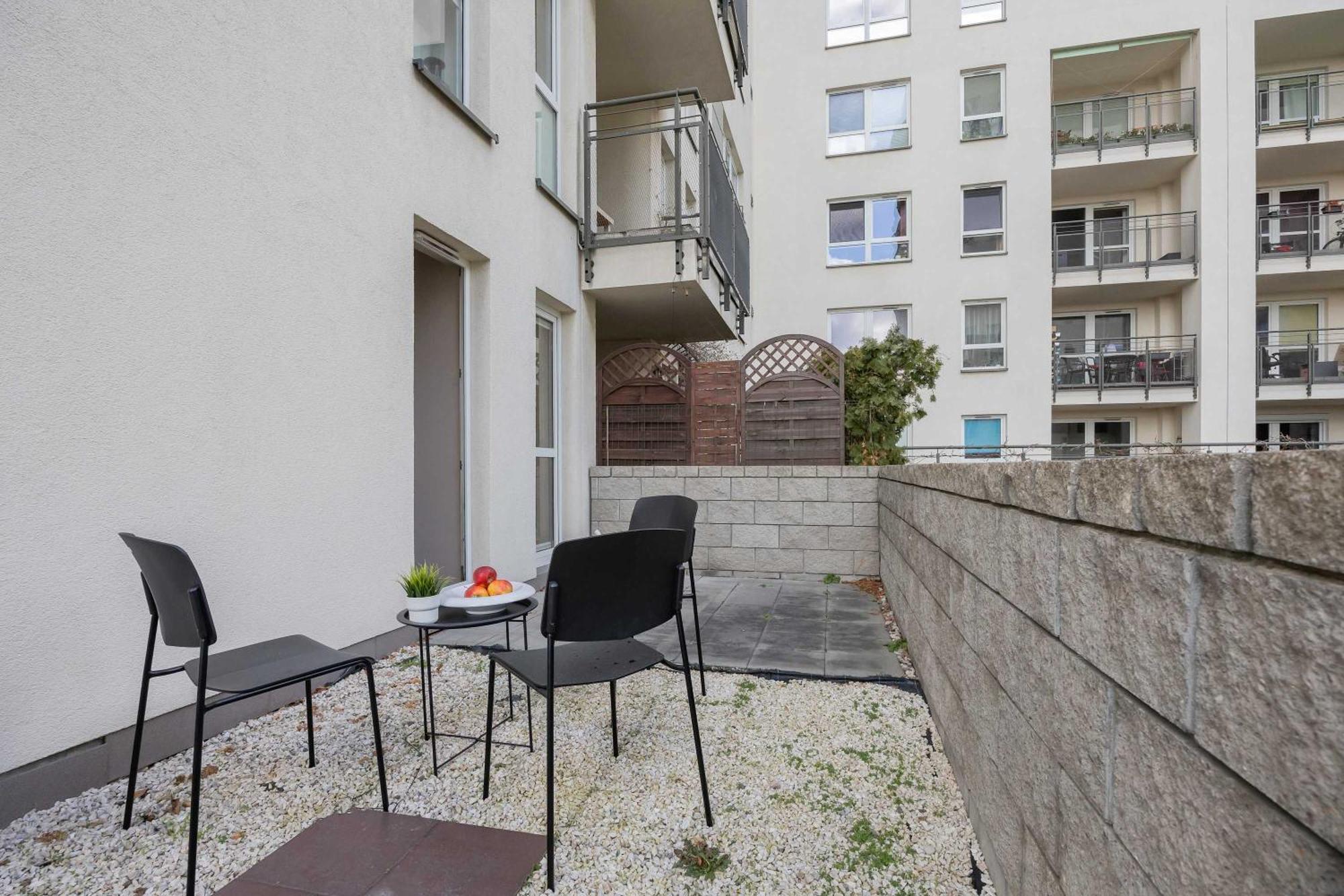Cozy Bukowinska Near Metro By Renters